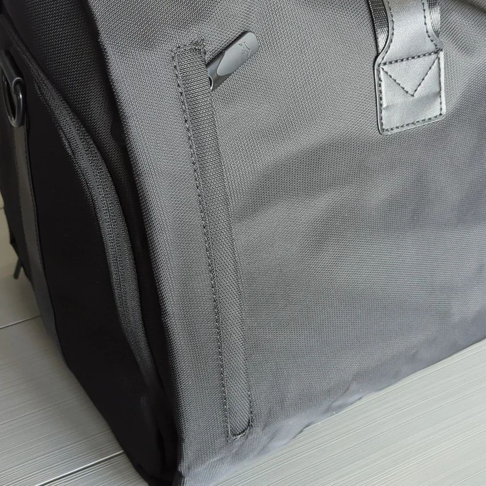 NWOT Draftkings DK Logo Men's Black Expandable Multi Compartment Travel Tote